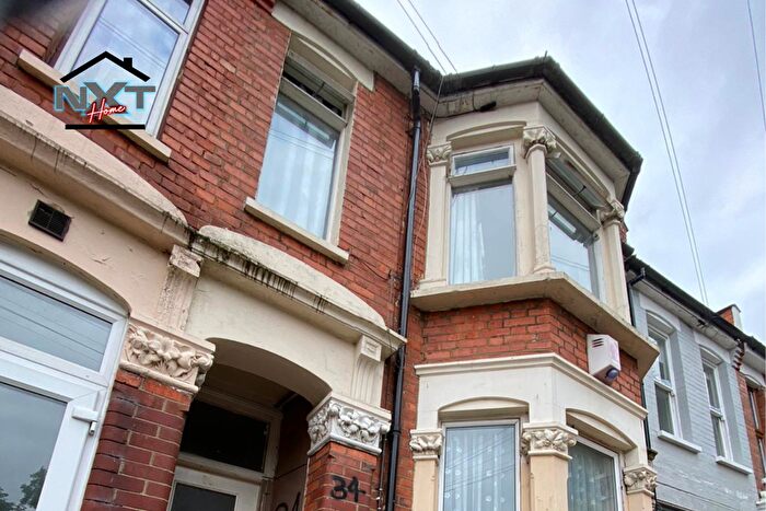 2 Bedroom Flat To Rent In St. Mary's Road, London, E13