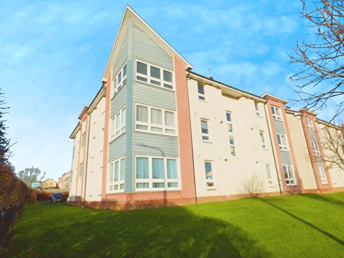 3 Bedroom Flat For Sale In Norway Gardens, Dunfermline, KY11