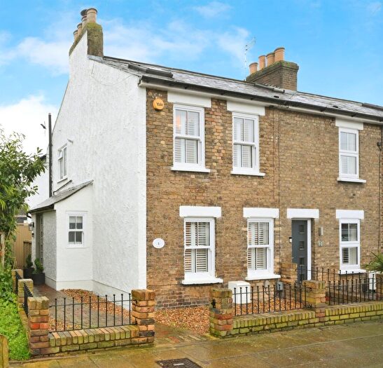 3 Bedroom End Of Terrace House For Sale In Haward Road, Hoddesdon, EN11