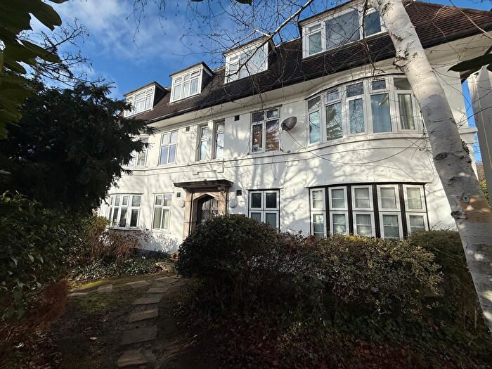 2 Bedroom Flat For Sale In Lyndhurst Prior, Whitehorse Lane, South Norwood, SE25