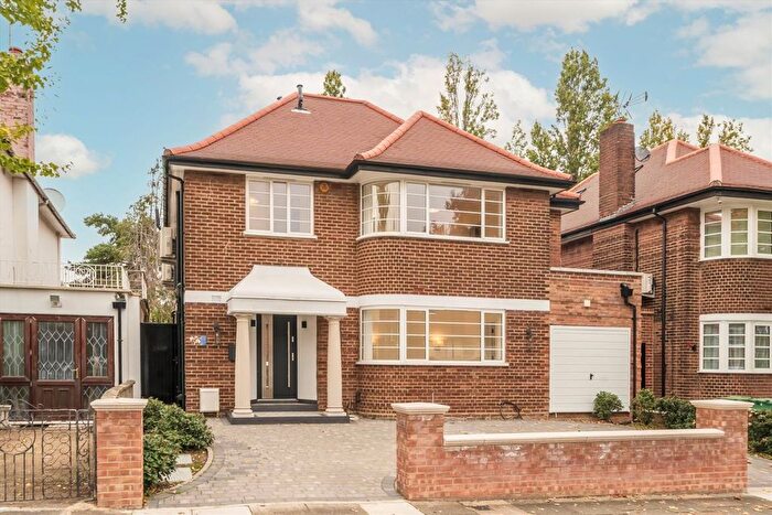 7 Bedroom Detached House To Rent In Heathcroft, Ealing, W5