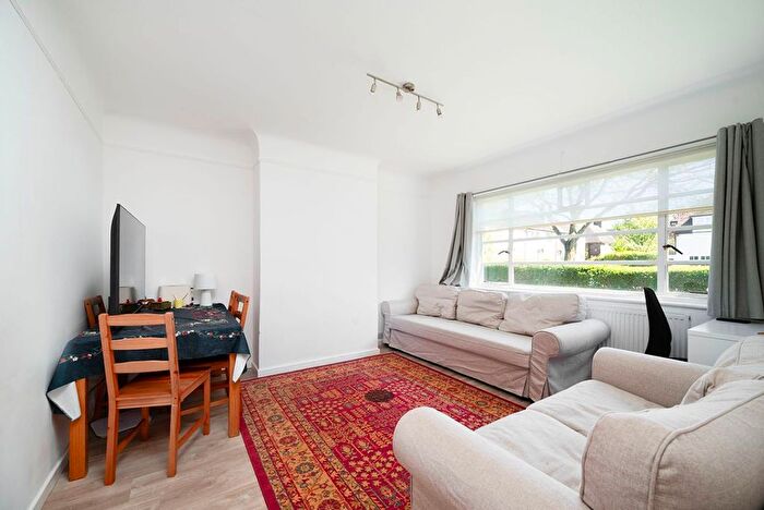 2 Bedroom Flat To Rent In Ossulton Way, Hampstead Garden Suburb, N2