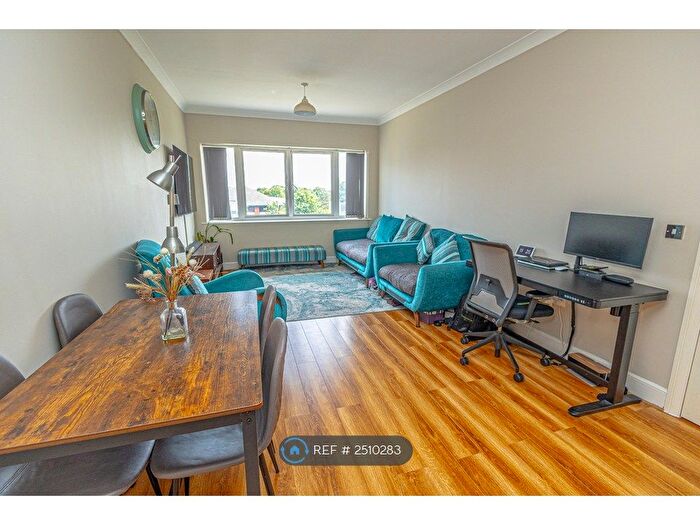 2 Bedroom Flat To Rent In Sundeala Close, Sunbury-On-Thames, TW16