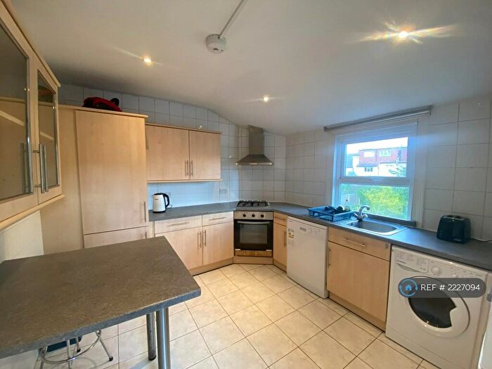4 Bedroom Maisonette To Rent In Sunningfields Road, London, NW4