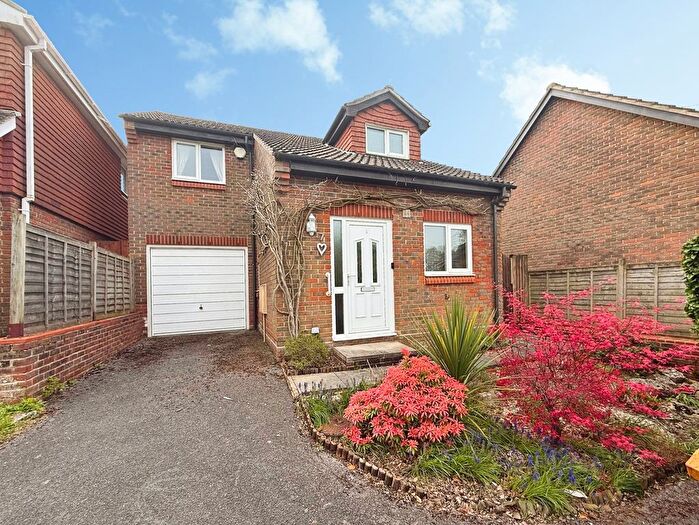 3 Bedroom Detached House For Sale In Sundew Road, Broadstone, Dorset, BH18