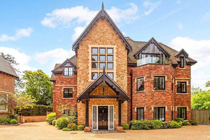 2 Bedroom Apartment For Sale In Portsmouth Road, Guildford, GU2