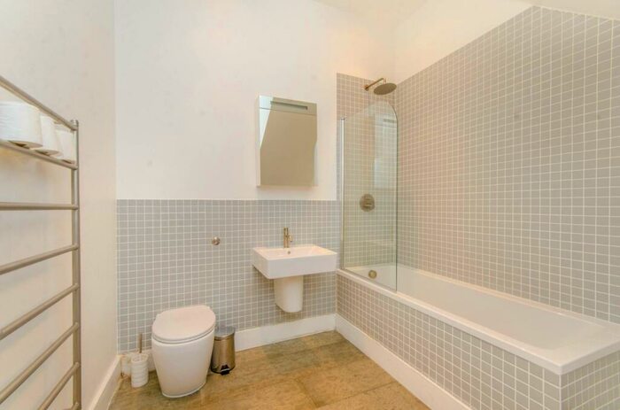 2 Bedroom Flat To Rent In Great Sutton Street, Clerkenwell, London, EC1V