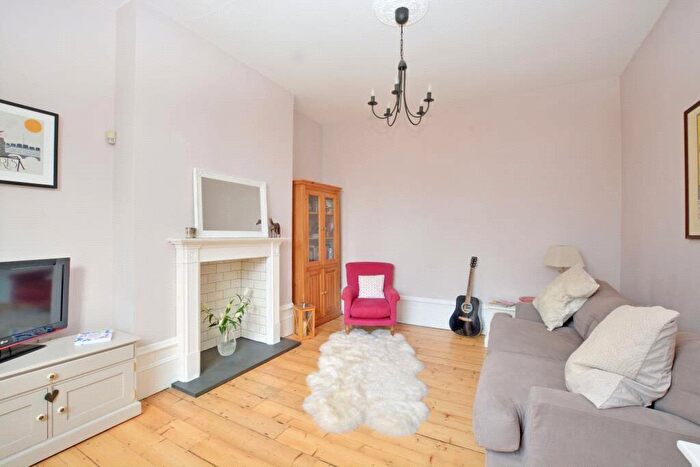 1 Bedroom Apartment To Rent In Granville Park, Lewisham, London, SE13