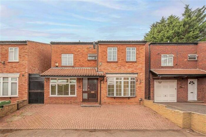 5 Bedroom Detached House To Rent In Water Brook Lane, Hendon, NW4
