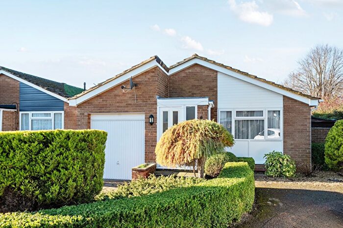 2 Bedroom Detached Bungalow For Sale In Edgeworth Drive, Carterton, Oxfordshire, OX18