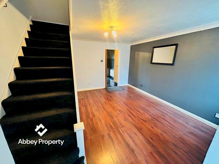 2 Bedroom Semi-Detached House To Rent In Finch Close, Luton, LU4