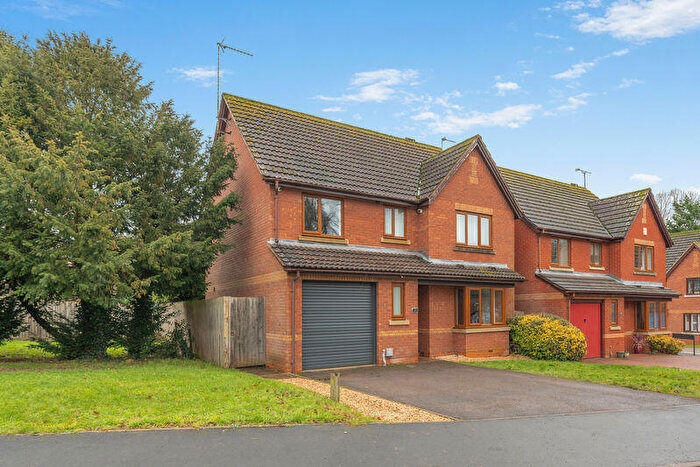 4 Bedroom Detached House For Sale In Hightown Gardens, Banbury, OX16