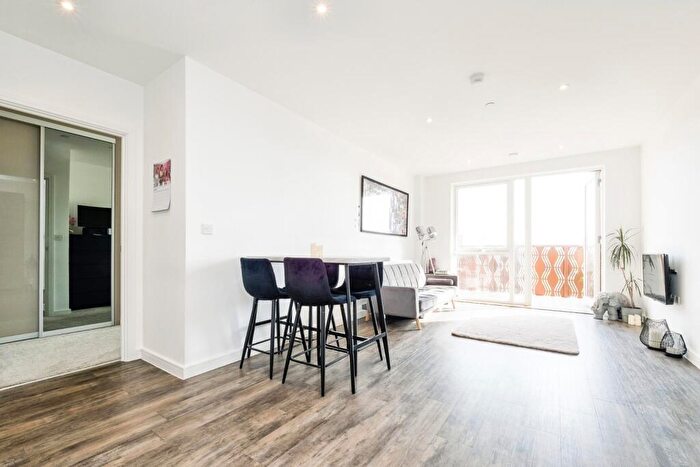 1 Bedroom Flat For Sale In Drydock Square, Barking, Essex, IG11