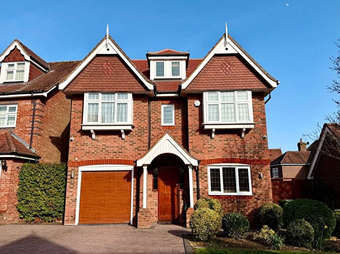 6 Bedroom Detached House For Sale In Flora Close, Stanmore, HA7