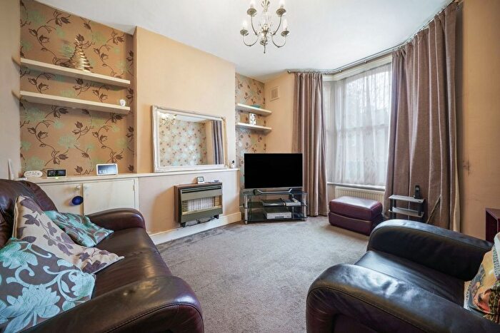 4 Bedroom End Of Terrace House For Sale In Probert Road, Brixton, SW2