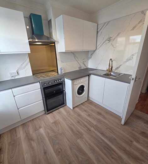2 Bedroom Flat To Rent In Pembroke Road, Seven Kings, Ilford, Redbridge, IG3