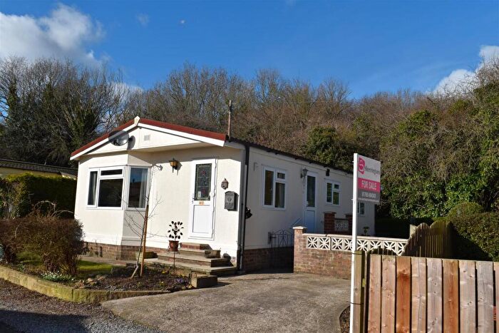 2 Bedroom Park Home For Sale In Quarry Moor Park, Harrogate Road, Ripon, HG4