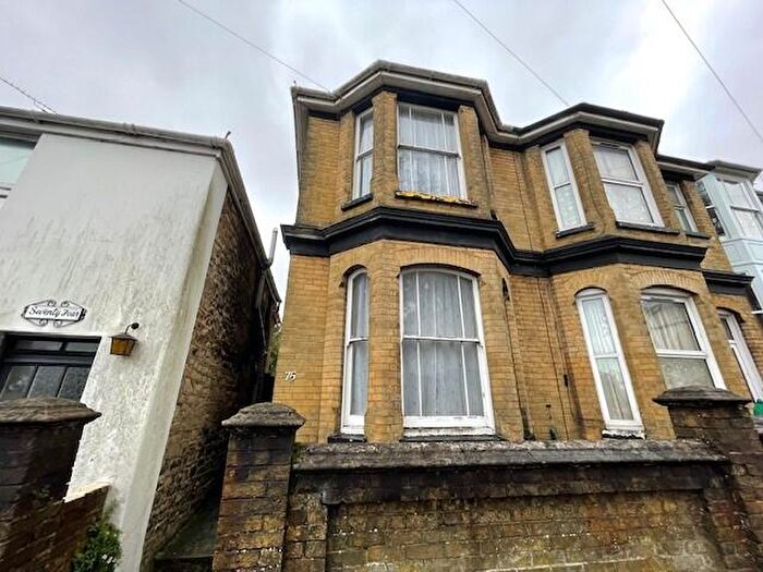 3 Bedroom House To Rent In Park Road, Ryde, PO33