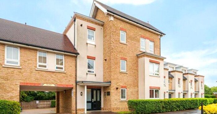 2 Bedroom Flat To Rent In Kingfisher Drive, Maidenhead, Berkshire, SL6