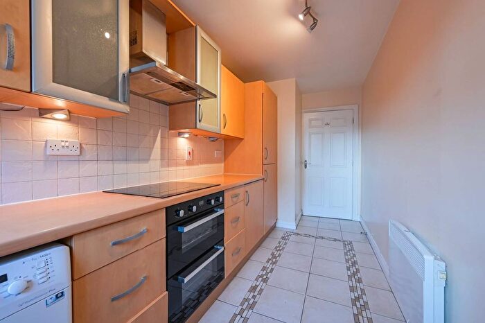 2 Bedroom Flat To Rent In Wightman Road, Turnpike Lane, London, N8