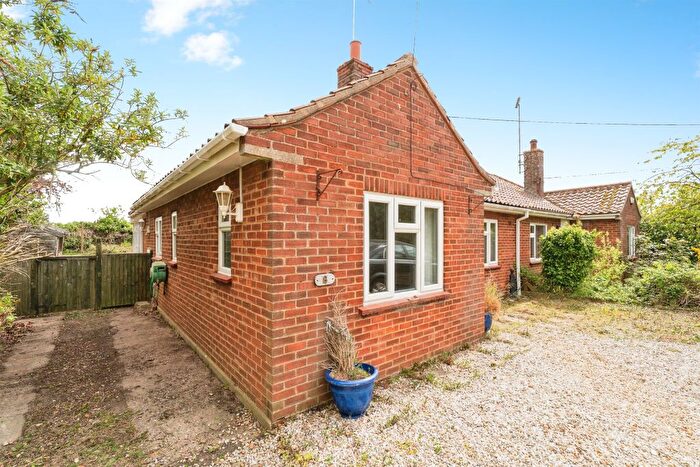2 Bedroom Detached Bungalow For Sale In Groveside, East Rudham, King's Lynn, PE31