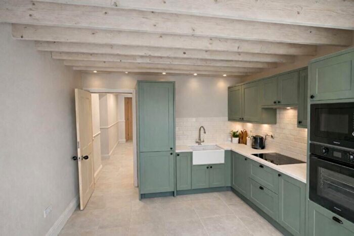 3 Bedroom Semi Detached House To Rent In Kirkgate, LS25