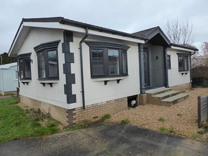 2 Bedroom Mobile/park Home For Sale In Beechfield Park, Hook Lane, Aldingbourne, Chichester, PO20