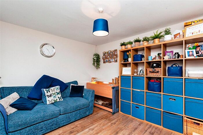 3 Bedroom End Of Terrace House For Sale In Sunderland Road, Maidenhead, Berkshire, SL6