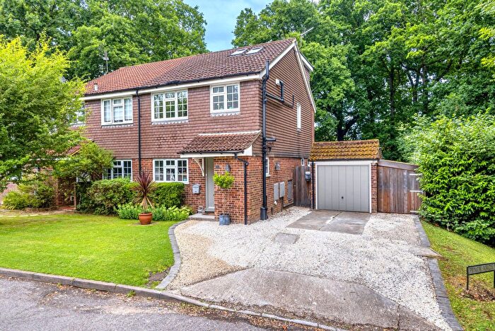 4 Bedroom Semi-Detached House To Rent In Pinckards, Chiddingfold, GU8