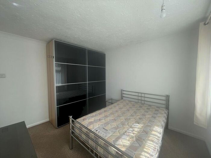 2 Bedroom Maisonette To Rent In Vale Drive Southampton, SO18