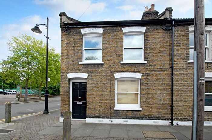 2 Bedroom Flat To Rent In Eltringham Street, London, SW18