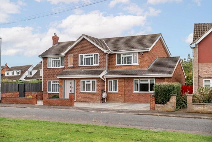 4 Bedroom Detached House For Sale In Chestnut Grove, Eynesbury, St. Neots, Cambridgeshire, PE19