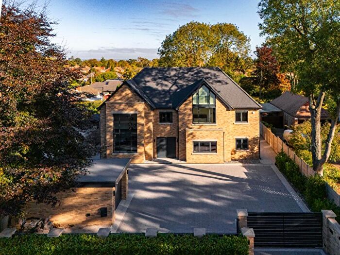 5 Bedroom Detached House For Sale In Fawkham Avenue, New Barn, DA3