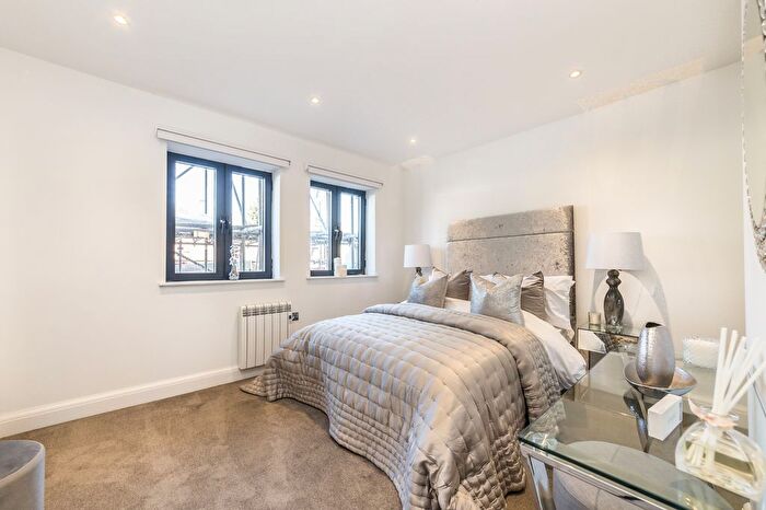 2 Bedroom Flat To Rent In Gunnersbury Avenue, Ealing, W5