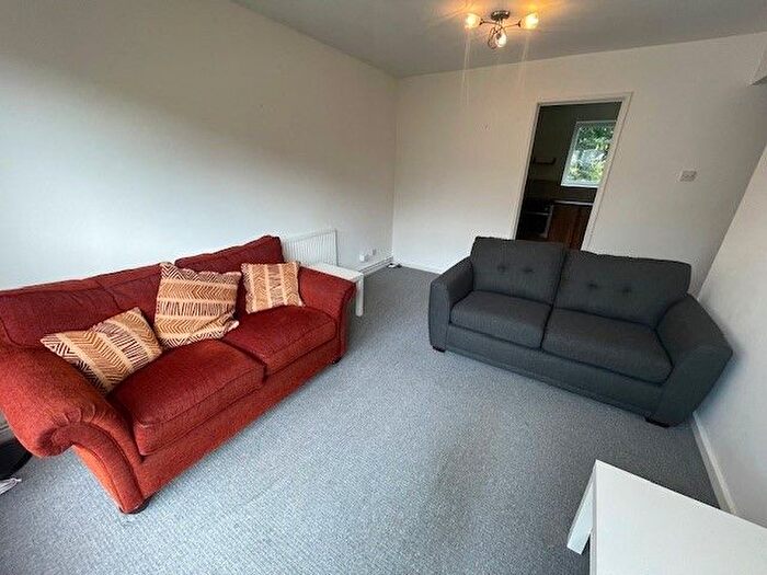 2 Bedroom Property To Rent In Wood Close, Leeds, LS7