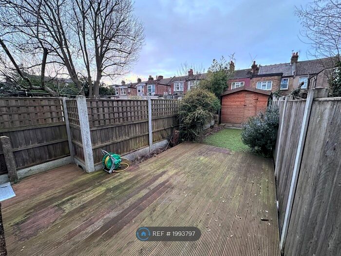 4 Bedroom Flat To Rent In Sirdar Road, London, N22