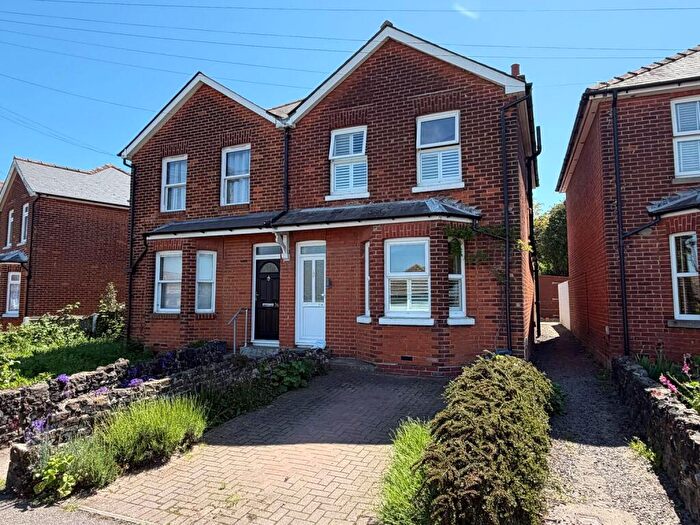 3 Bedroom Semi-Detached House For Sale In Woodnesborough Road, Sandwich, CT13