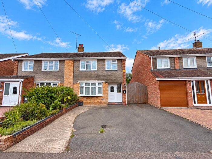 3 Bedroom Semi-Detached House For Sale In Bosmore Road, Luton, Bedfordshire, LU3