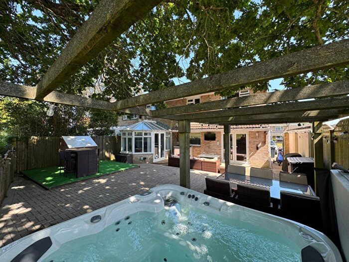 5 Bedroom Semi-Detached House For Sale In Seven Barrows Road, Northmnoor, Wareham, BH20 - Photo 2