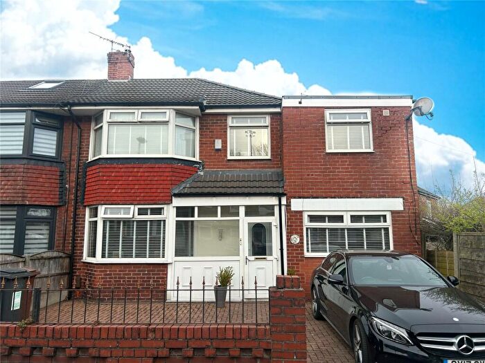 4 Bedroom Semi Detached House For Sale In Ashton Crescent, Chadderton, Oldham, Greater Manchester, OL9