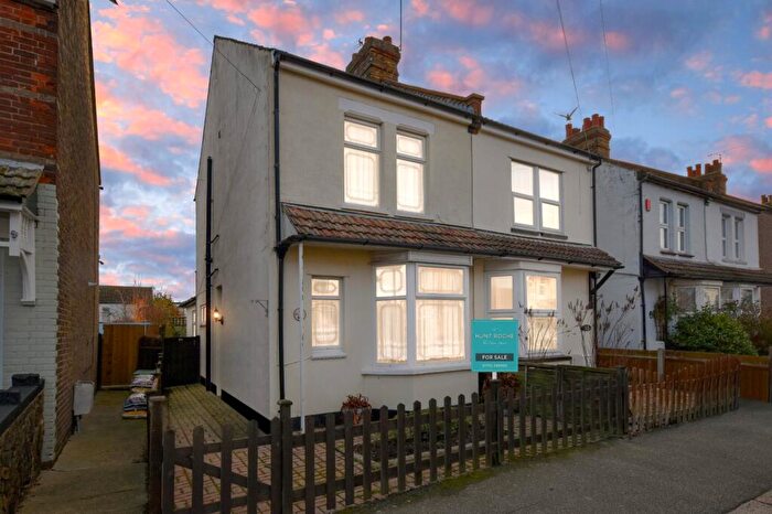 2 Bedroom Semi Detached House For Sale In Richmond Avenue, Shoeburyness, Essex, SS3