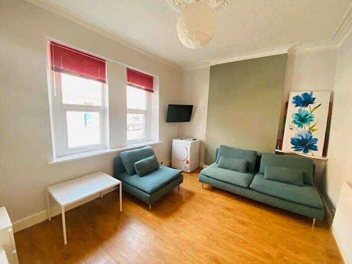 6 Bedroom Terraced House To Rent In North Luton, Cardiff, CF24