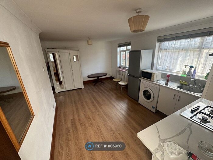 1 Bedroom Flat To Rent In Lakefield Road, London, N22