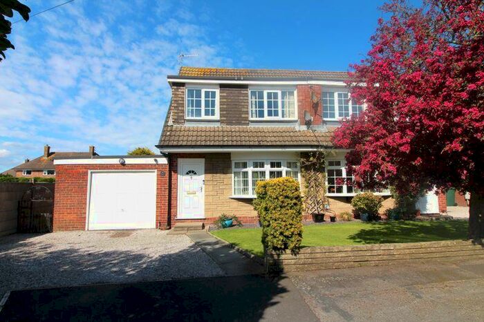 3 Bedroom Semi-Detached House For Sale In Fairwinds Avenue, Hesketh Bank, Preston, PR4