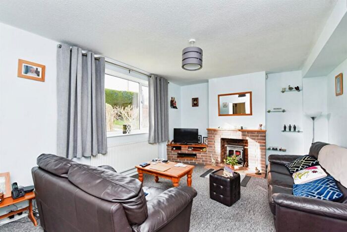 3 Bedroom Semi-Detached House For Sale In Vallis Road, Frome, BA11