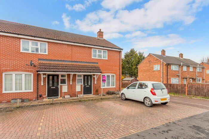 2 Bedroom Terraced House For Sale In Haddows Close, Cambridge, CB24