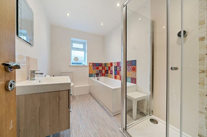 4 Bedroom Detached House For Sale In Green Lane, Bovingdon, HP3
