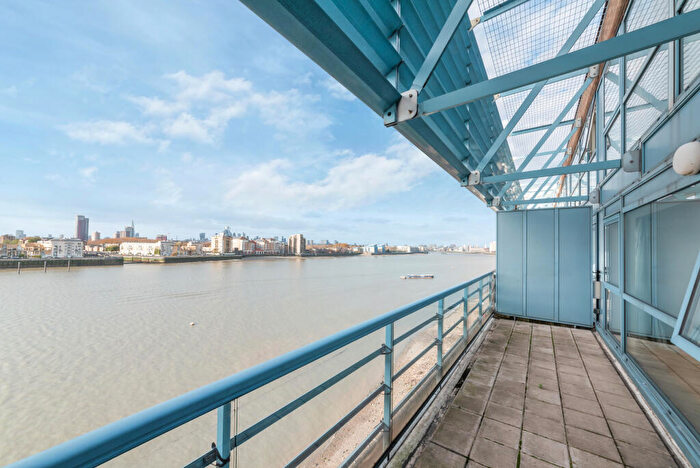 2 Bedroom Flat To Rent In Arnhem Wharf, Canary Wharf, E14