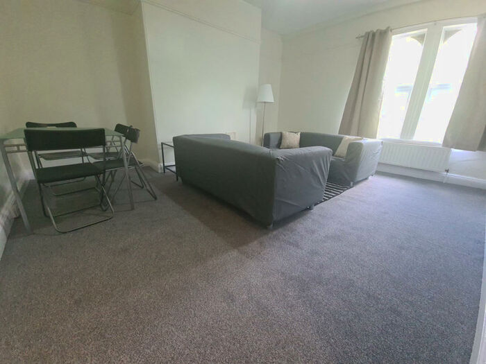 3 Bedroom Flat To Rent In Moorland Road, Leeds, LS6