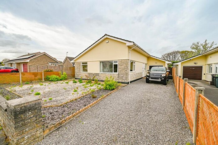 3 Bedroom Detached Bungalow For Sale In Ryan Close, Ferndown, BH22